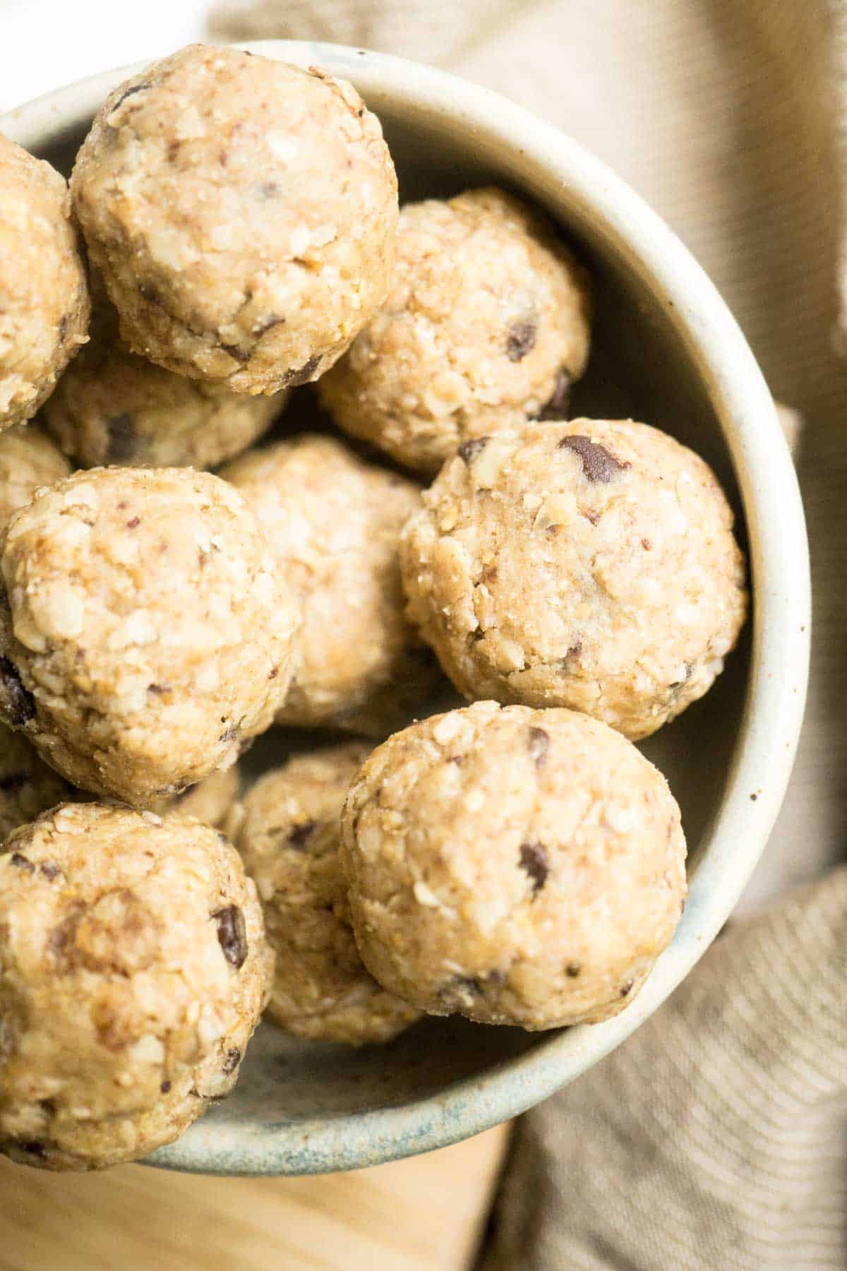 energy balls peanut butter chocolate chip